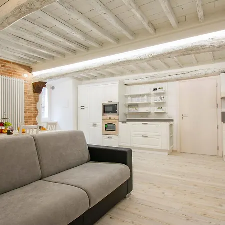 Apartamento Guesthost - Casa Di Alice - Elegance In The Centre Siena