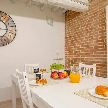 Apartamento Guesthost - Casa Di Alice - Elegance In The Centre Siena