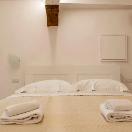 Apartamento Guesthost - Casa Di Alice - Elegance In The Centre Siena