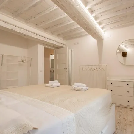 Guesthost - Casa Di Alice - Elegance In The Centre Lejlighed *