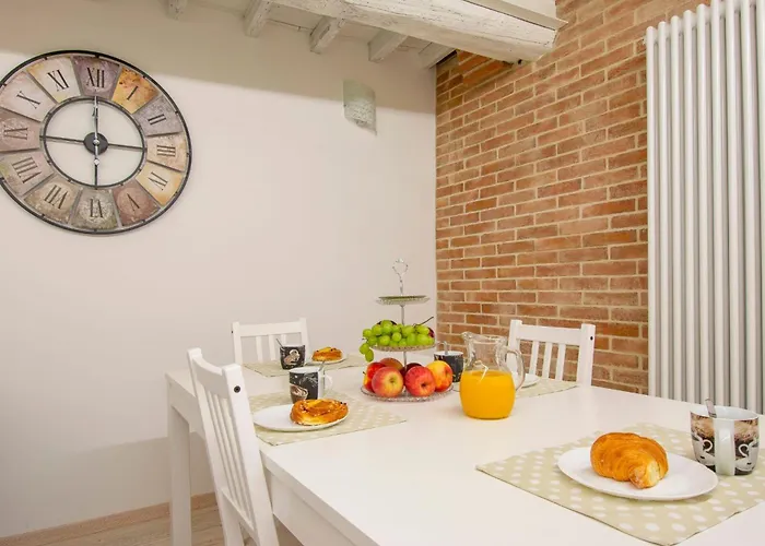 Apartamento Guesthost - Casa Di Alice - Elegance In The Centre Siena