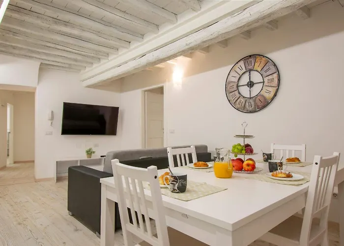 Guesthost - Casa Di Alice - Elegance In The Centre Apartment Siena