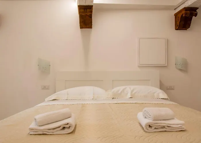 Apartment Guesthost - Casa Di Alice - Elegance In The Centre Siena